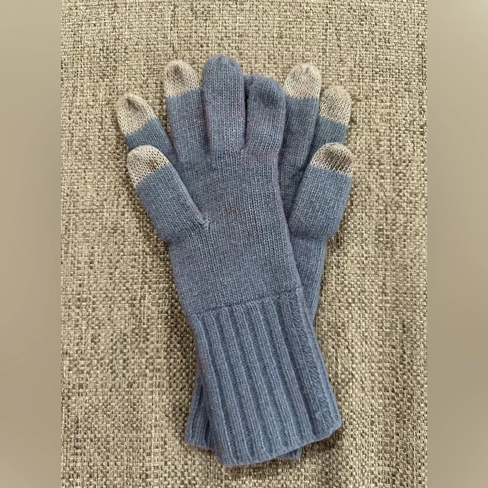 Blue Cable Knit Touchscreen Gloves